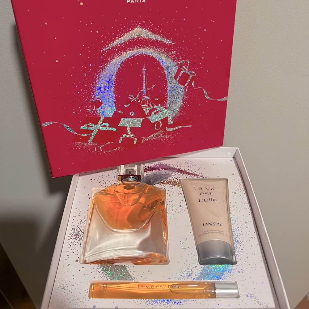 Landcôme Paris La Vie est Belle perfume and lotion